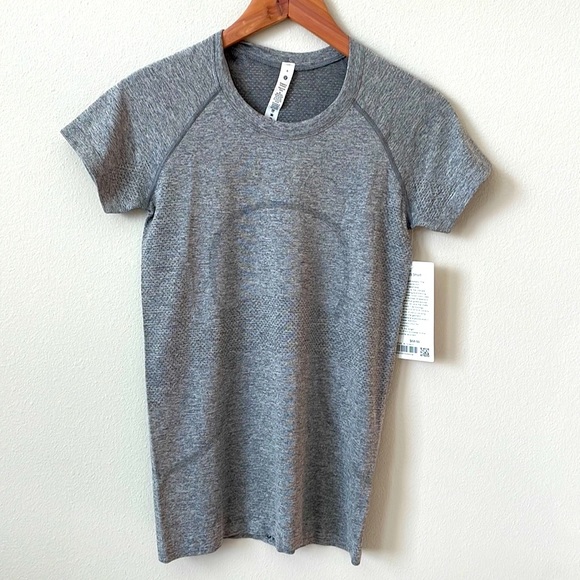 lululemon athletica Tops - NWT Lululemon Swiftly Tech Slate/White Short Sleeve Size 6